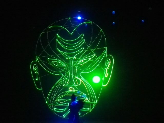 See the legendary "Furong Guocui" Bian Lian show.