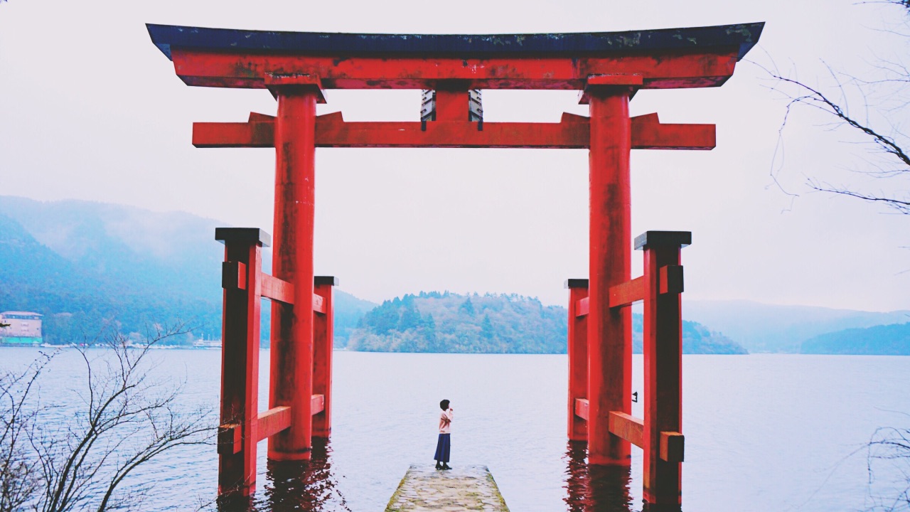 箱根，平和鸟居，水中神社。