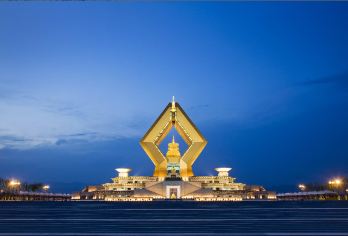 【8人小团】法门寺+乾陵+茂陵一日游【上门接送+可选素斋】【[亮点1]2-8人精致小团，西安三环内上门接送，纯玩无购物，把时间充分用在景区游览上。】