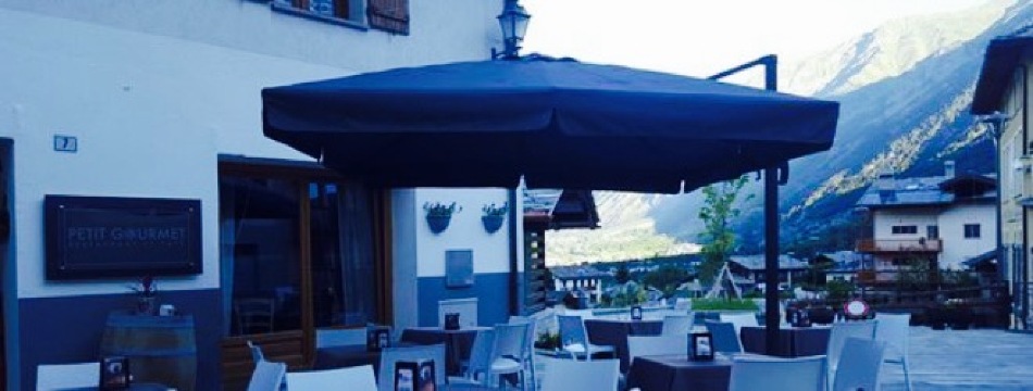 Petit Gourmet Restaurant Cafe