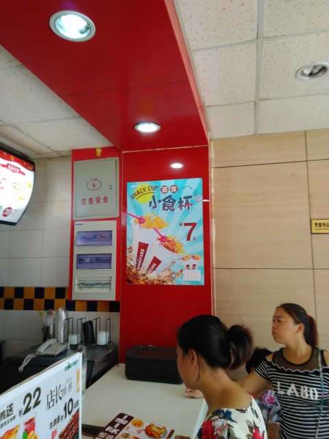 华莱士·全鸡汉堡(三里畈店)