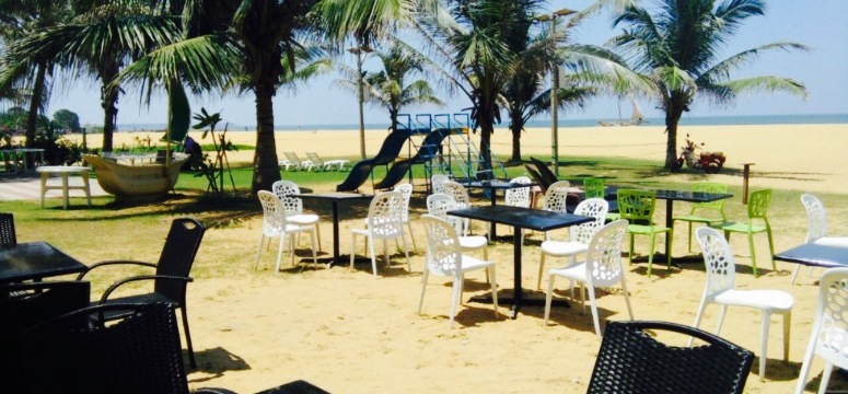 Blue Wave Beach Resort & Restaurant餐厅图片