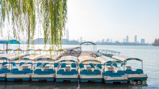 Xuanwu Lake Cruise Tour, Nanjing