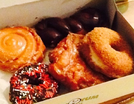 Yum-Yum Donuts餐厅图片