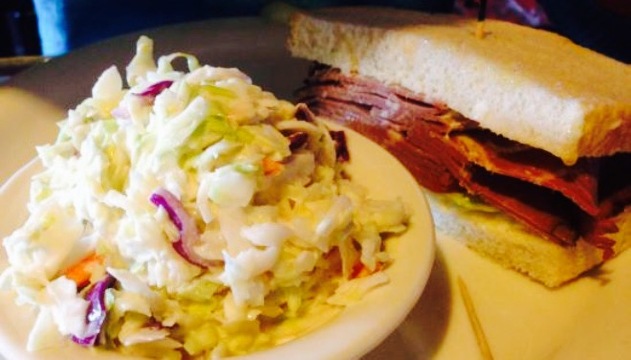 Doug's Place餐厅图片