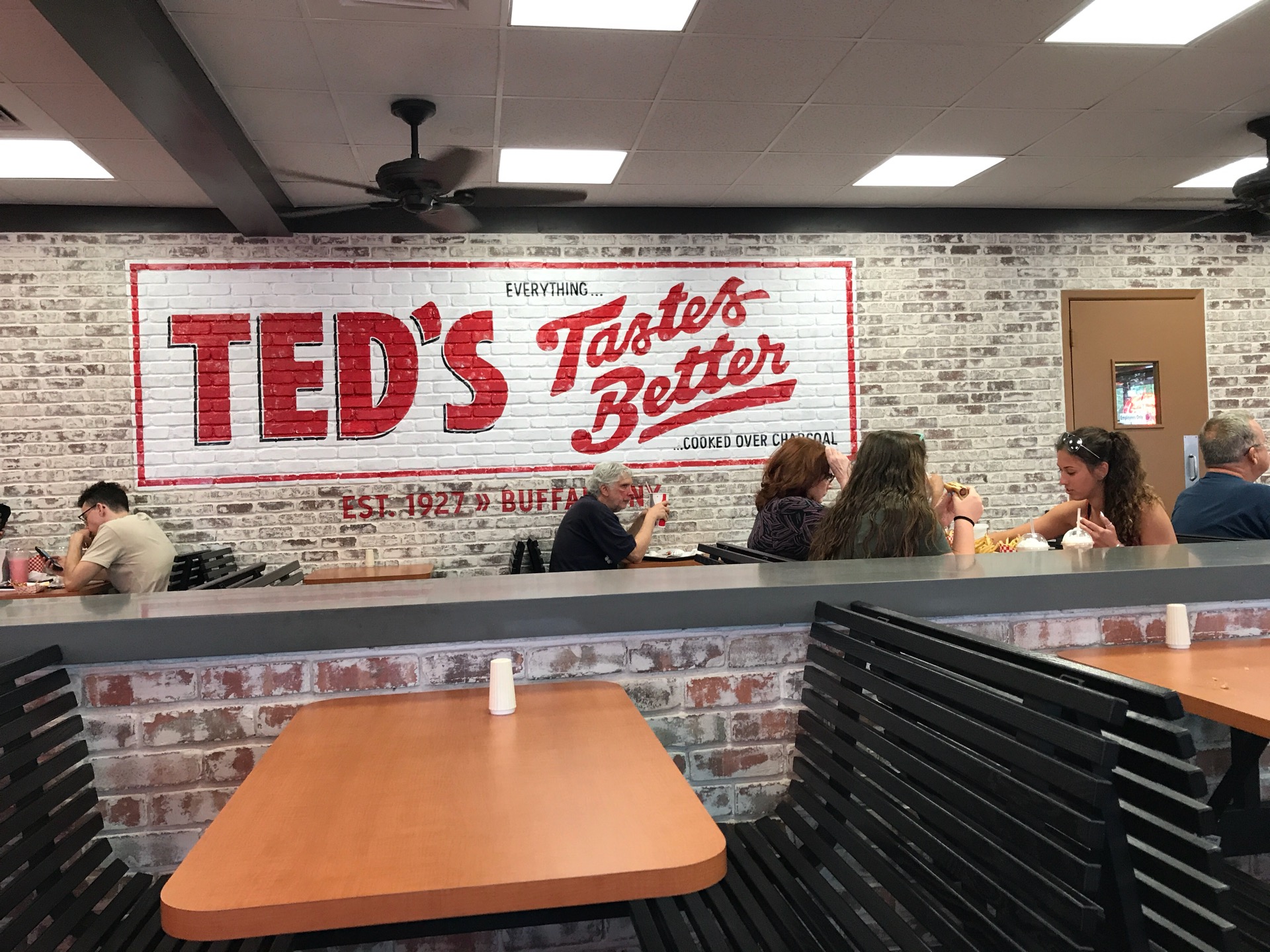 Ted's Hot Dogs餐厅图片