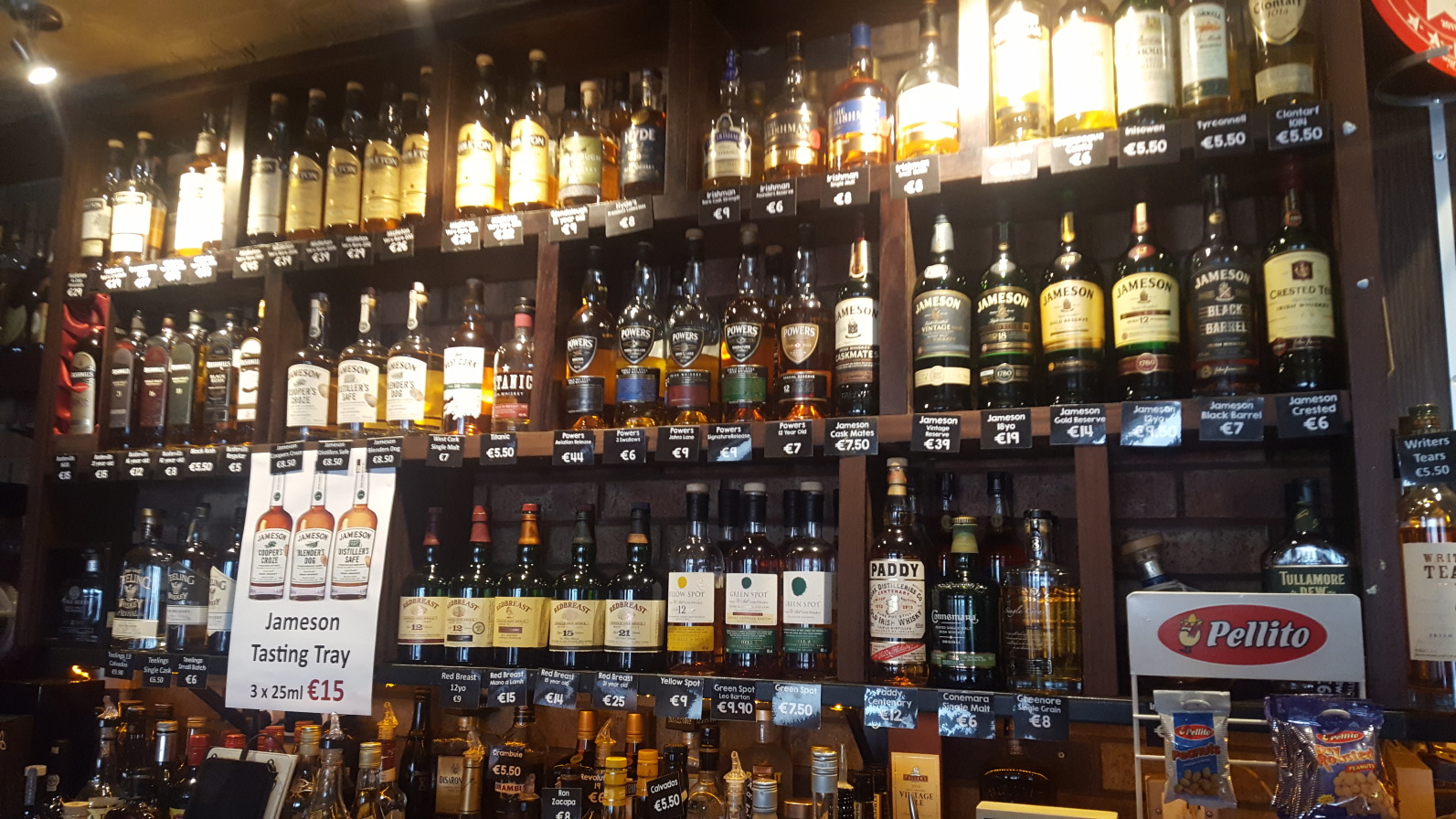 Revolution Craft Beer & Whiskey Bar餐厅图片