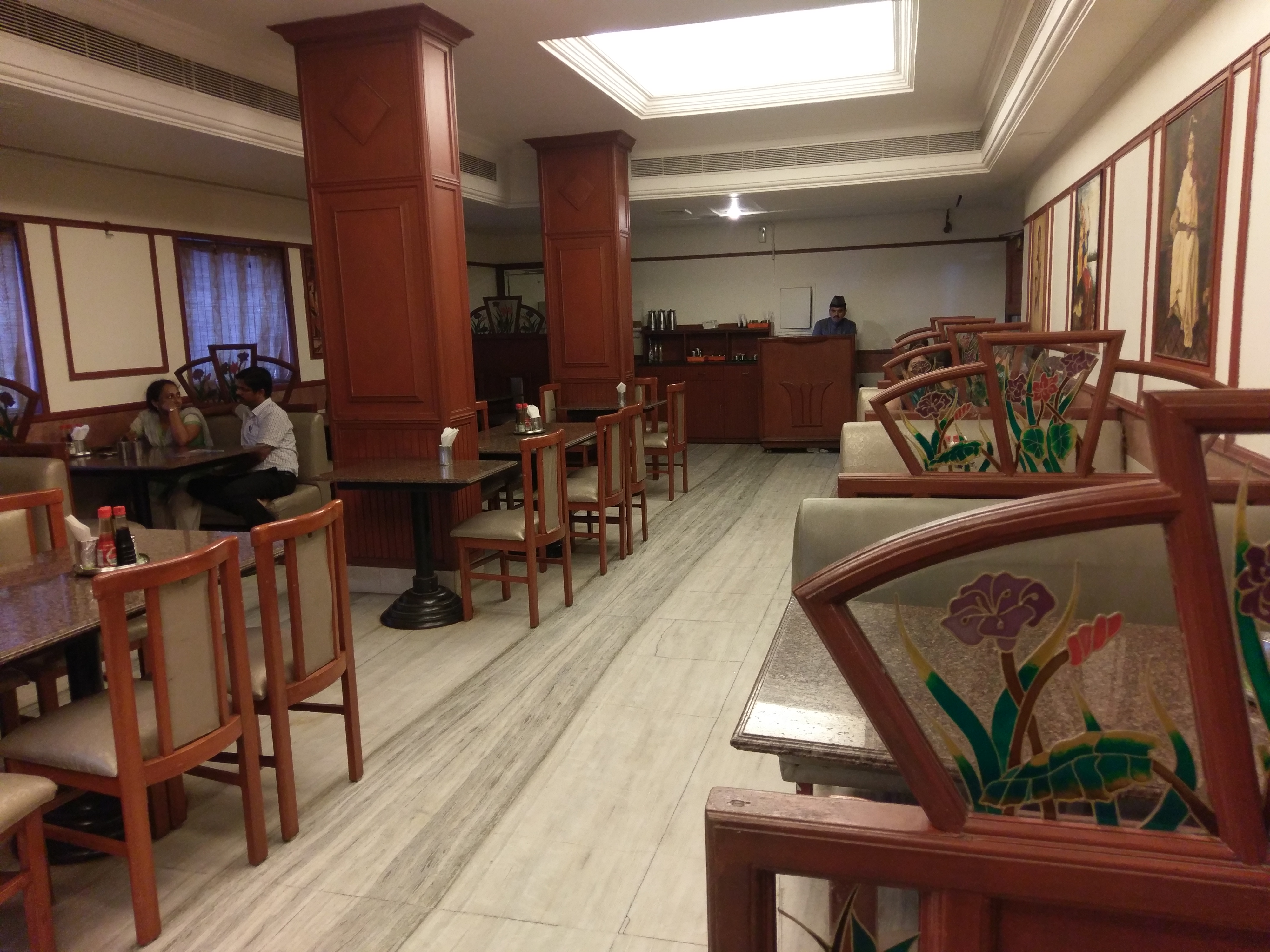 Arya Nivas Restaurant餐厅图片