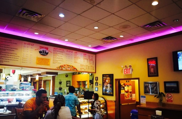 Stage Door East Deli - Pizza餐厅图片