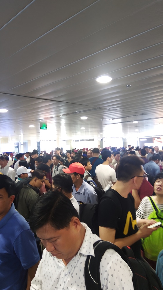 胡志明机场国际到达、国内出发糟糕透了