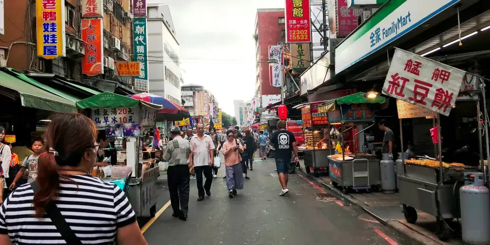 【艋舺老街參觀攻略2026】門票優惠、開放時間及交通地址一覽 - 永安旅遊