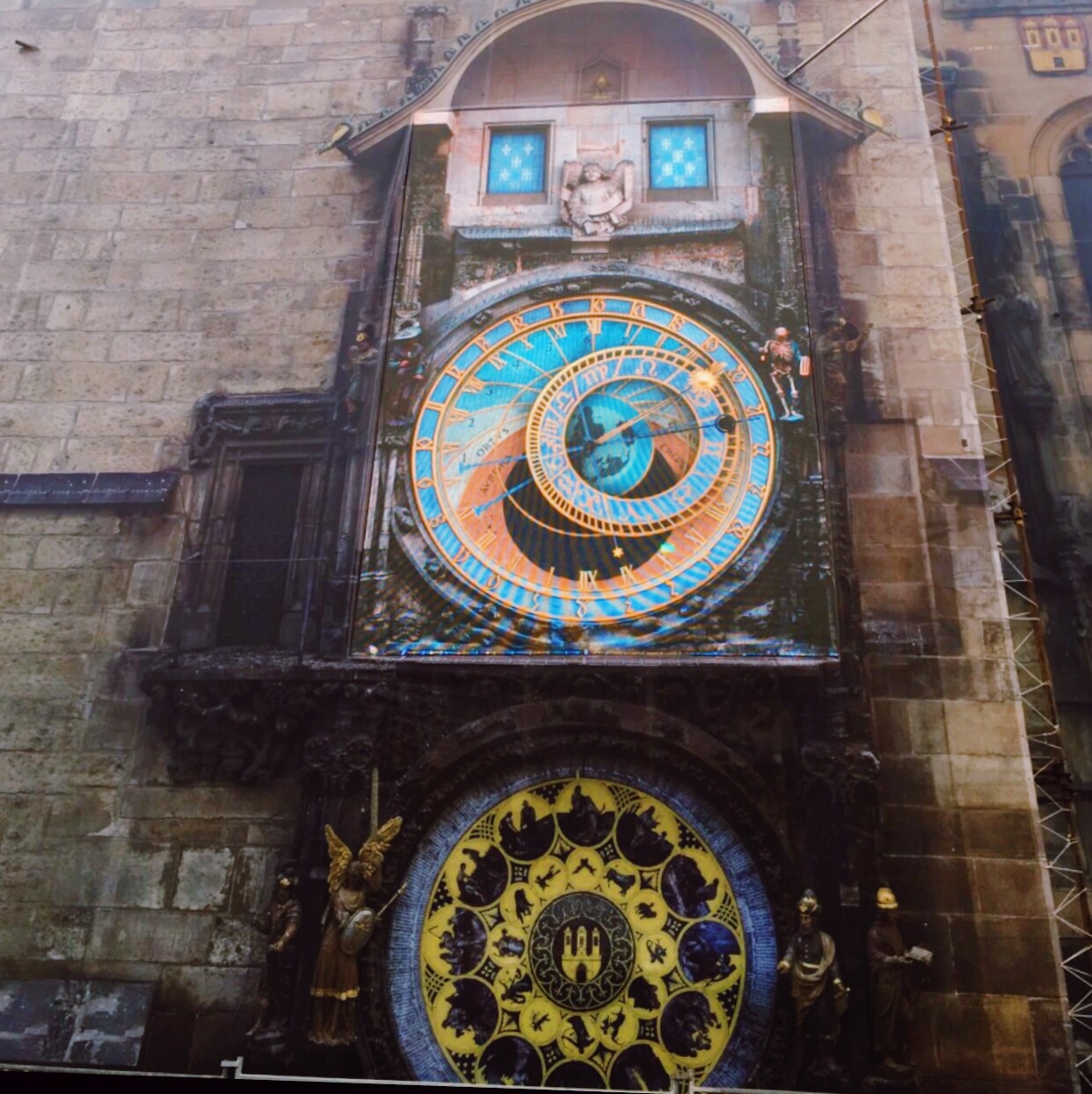 据说布拉格老城的钟世界最美，国王为此刺瞎了设计师的眼睛。