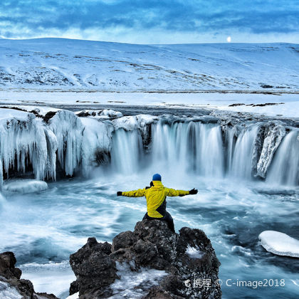 冰岛阿克雷里神之瀑布+米湖+Namafjall地热+黛提瀑布一日游