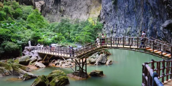 古龍峽雲天玻霸-玻璃棧道