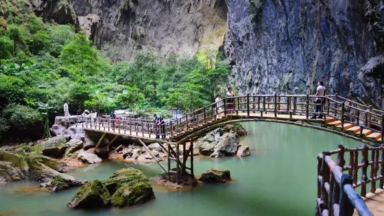 古龍峽雲天玻霸-玻璃棧道