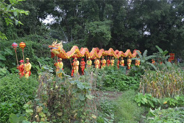 钦州举行千年坭兴陶古龙窑火祭大典点火仪式