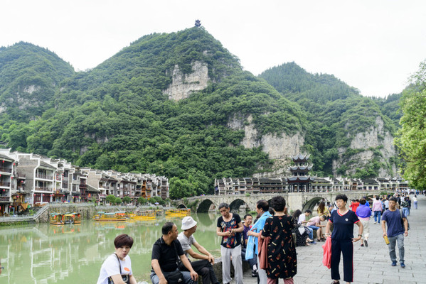 “端直苍阔如屏风”镇远石屏山