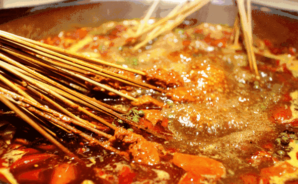 承德有家鲜香爽辣的串串火锅，每一串都好吃到让人尖叫！