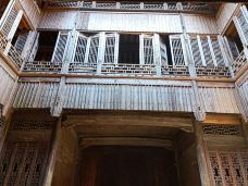 呈坎-黄山-大布娃娃行走在路上