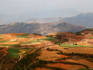 云南红土地--美丽的大地像一块巨大的调色板