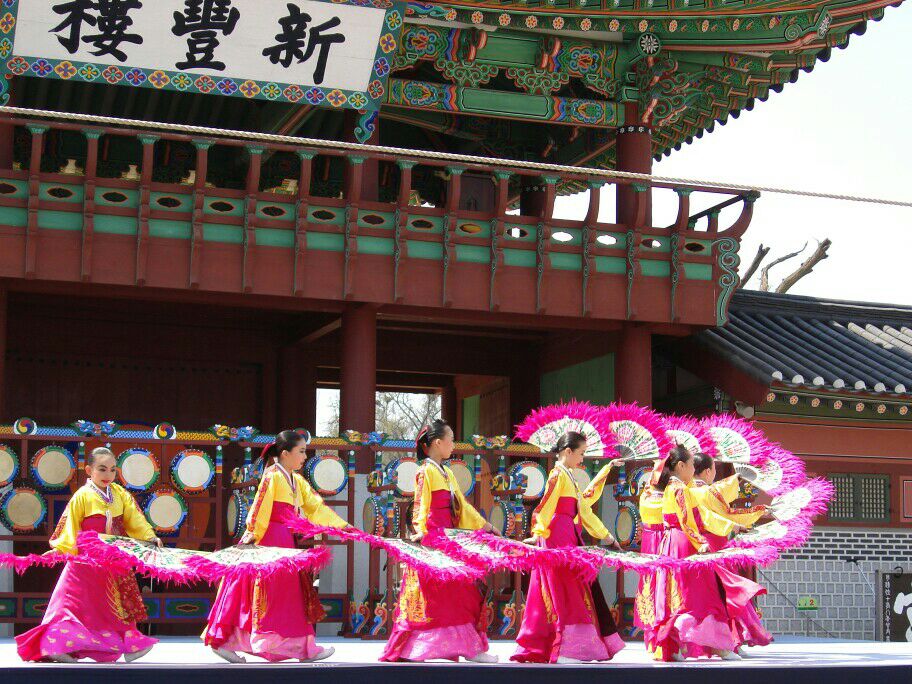 华城行宫传统扇子舞