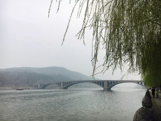 龍門石窟