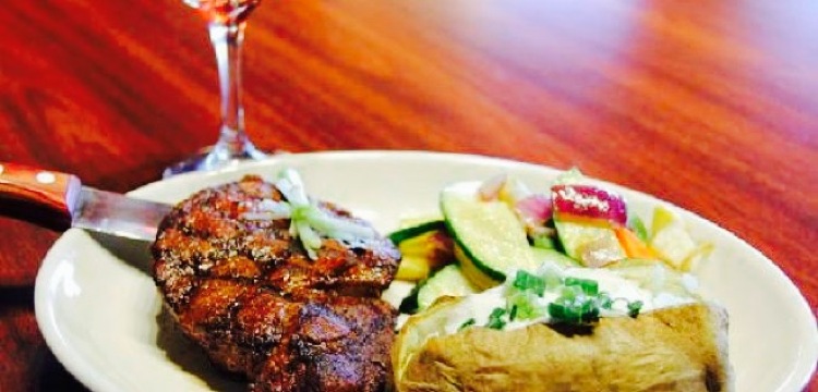 The Northern Pines Restaurant餐厅图片