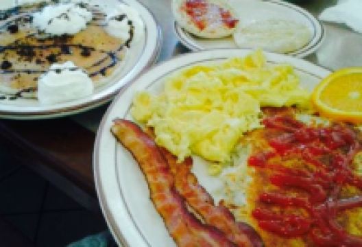 Tom's Famous Family Restaurant美食图片