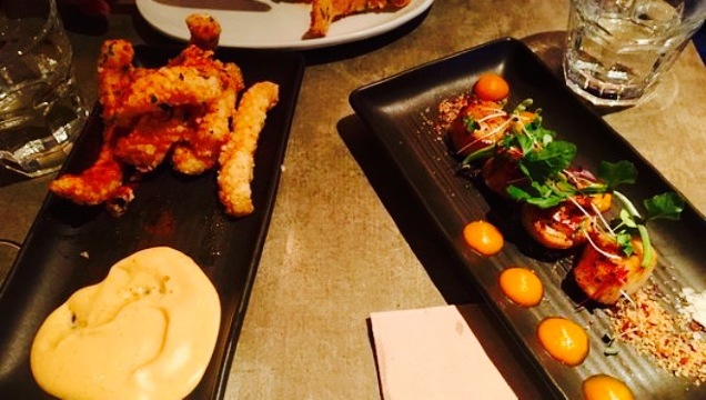 four hands pizza bar & grill