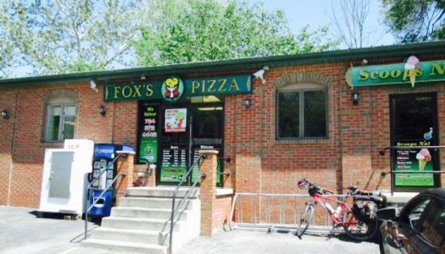 Fox's Pizza Den