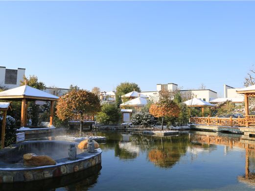 揽翠湖天沐温泉度假村
