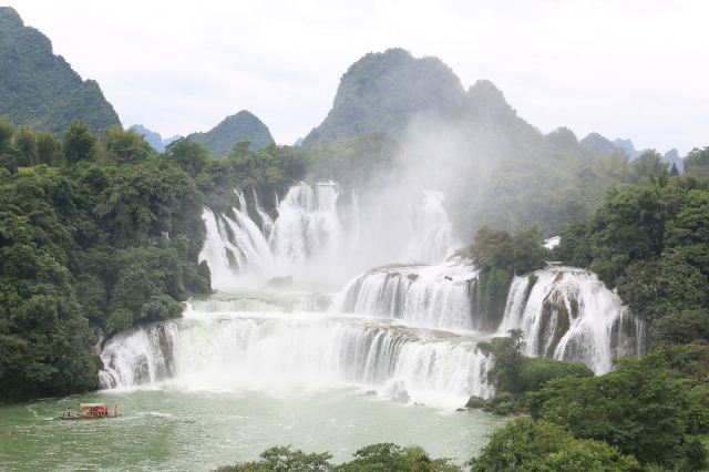 Detian Transnational Waterfall Scenic Area