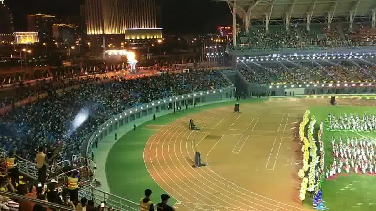 内蒙古自治区第十四届运动会圣火点燃仪式，金雕升起的乌兰察布