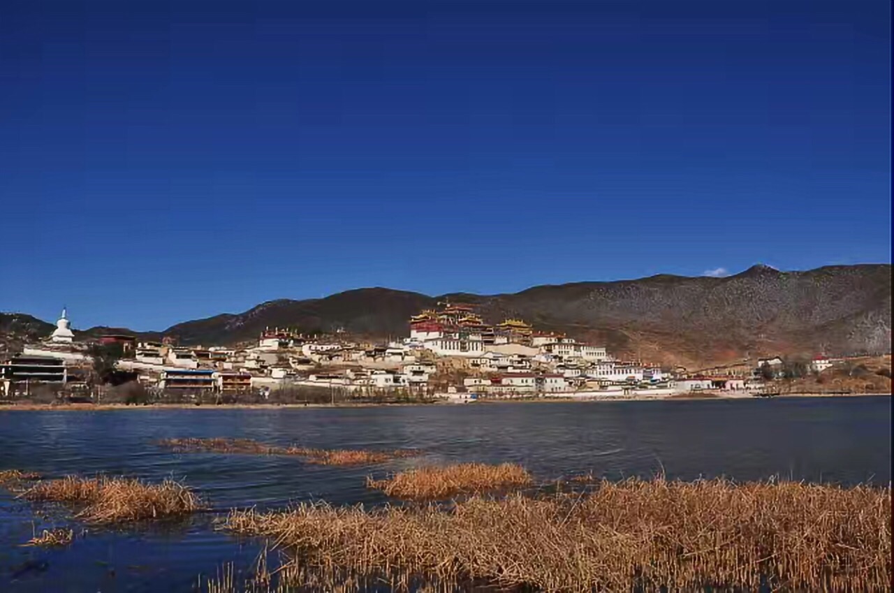 从松赞林寺到碧沽天池。