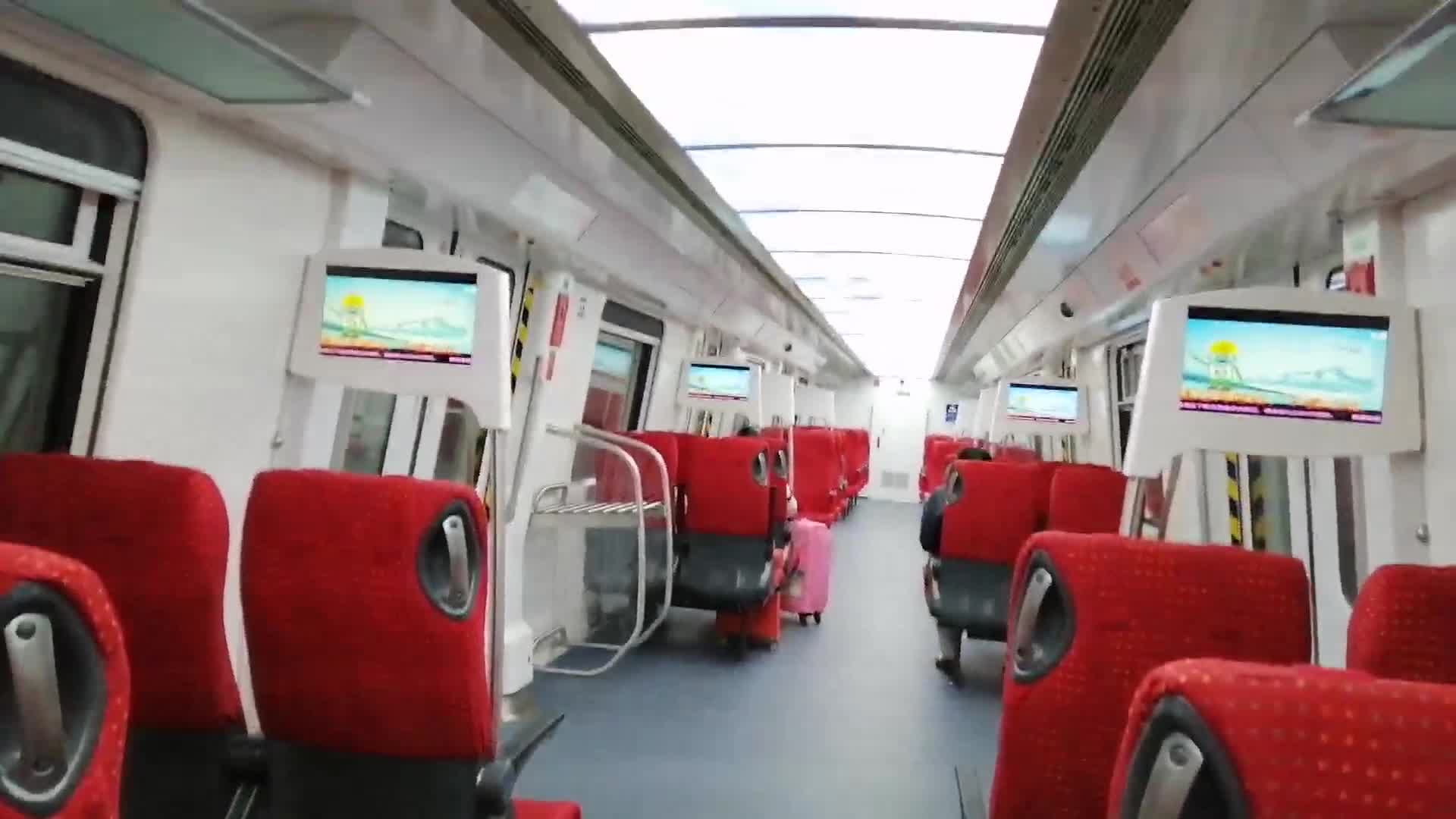深圳地铁11号线一等车厢。