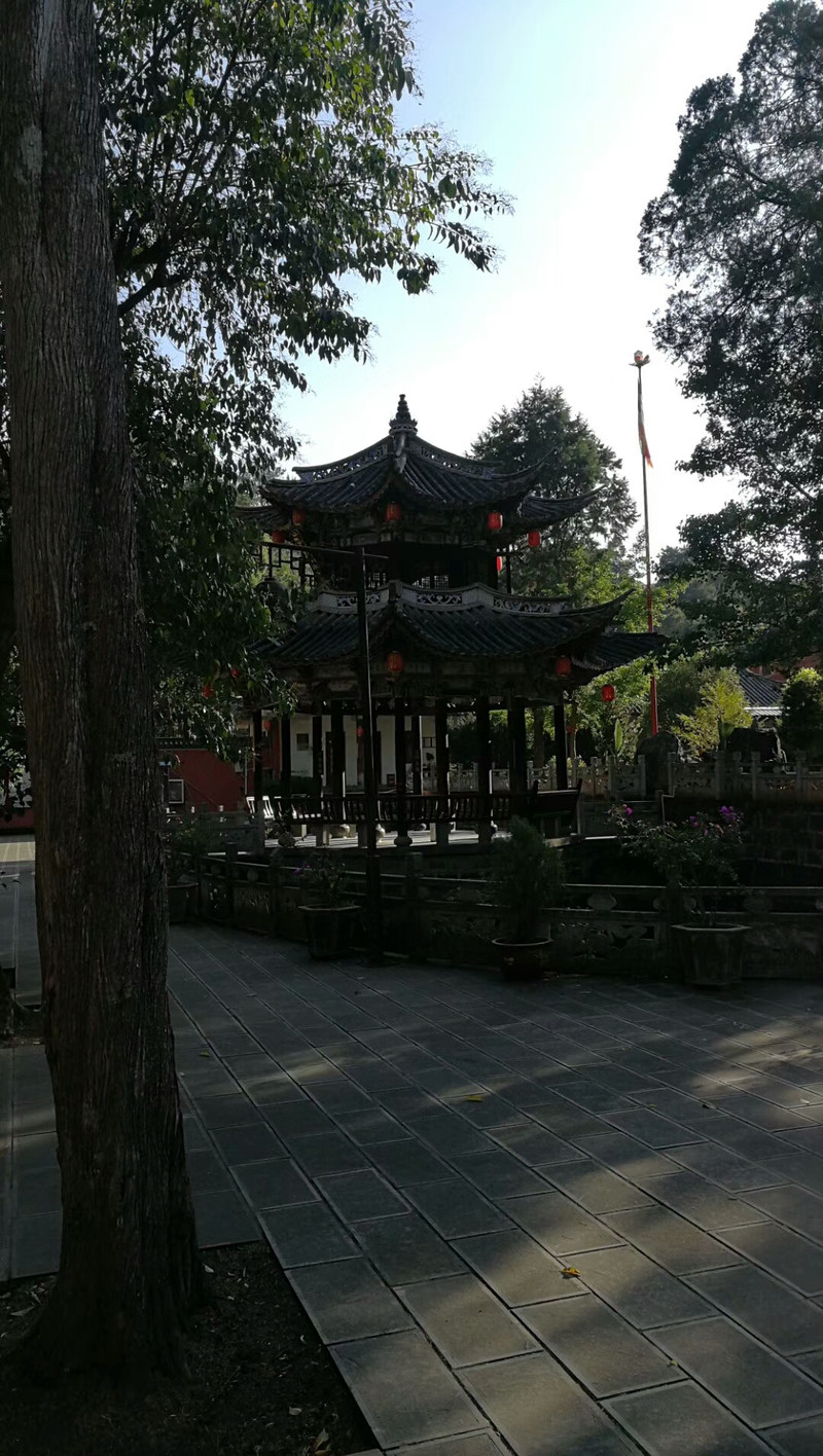 鸡足山祝圣寺祝圣寺,现在是鸡足山的中心寺院,原称钵盂庵,虚云大师到