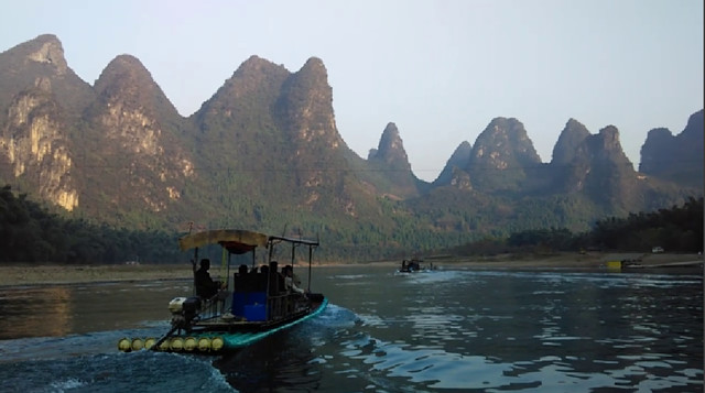 漓江这一段太美了，一生必去坐船游一次的地方