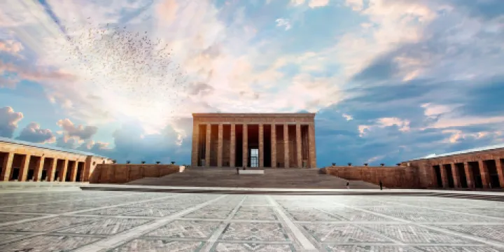 阿塔圖爾克解放紀念碑