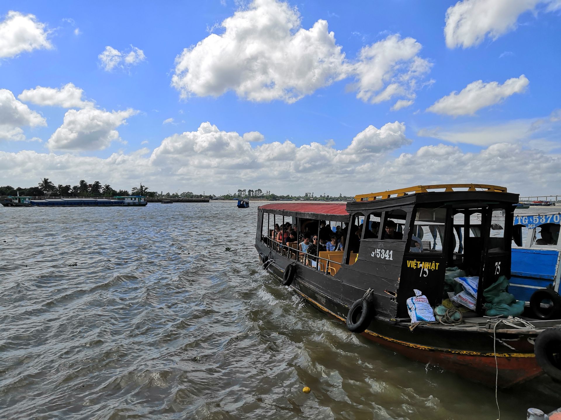 神秘的槟椥湄公河，在金三角越南境内的槟椥湄公河位置处于比较落后的村庄，当地人比较朴实，从胡志明市坐旅