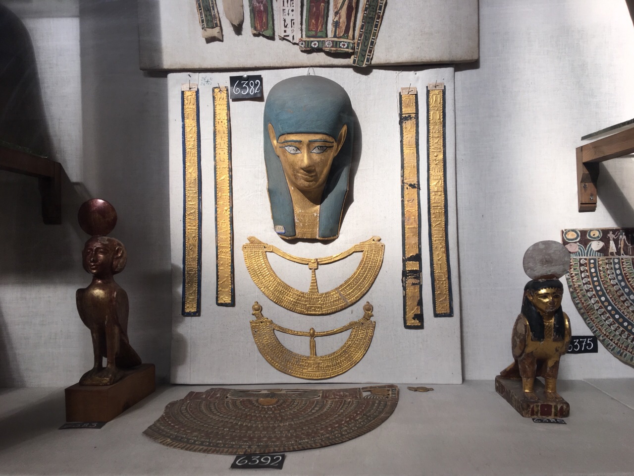 埃及博物馆,先看二层的木乃伊,拍照的¥50诶可以不用花