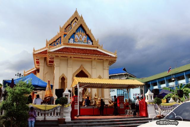 Wat Traimit Wittayaram