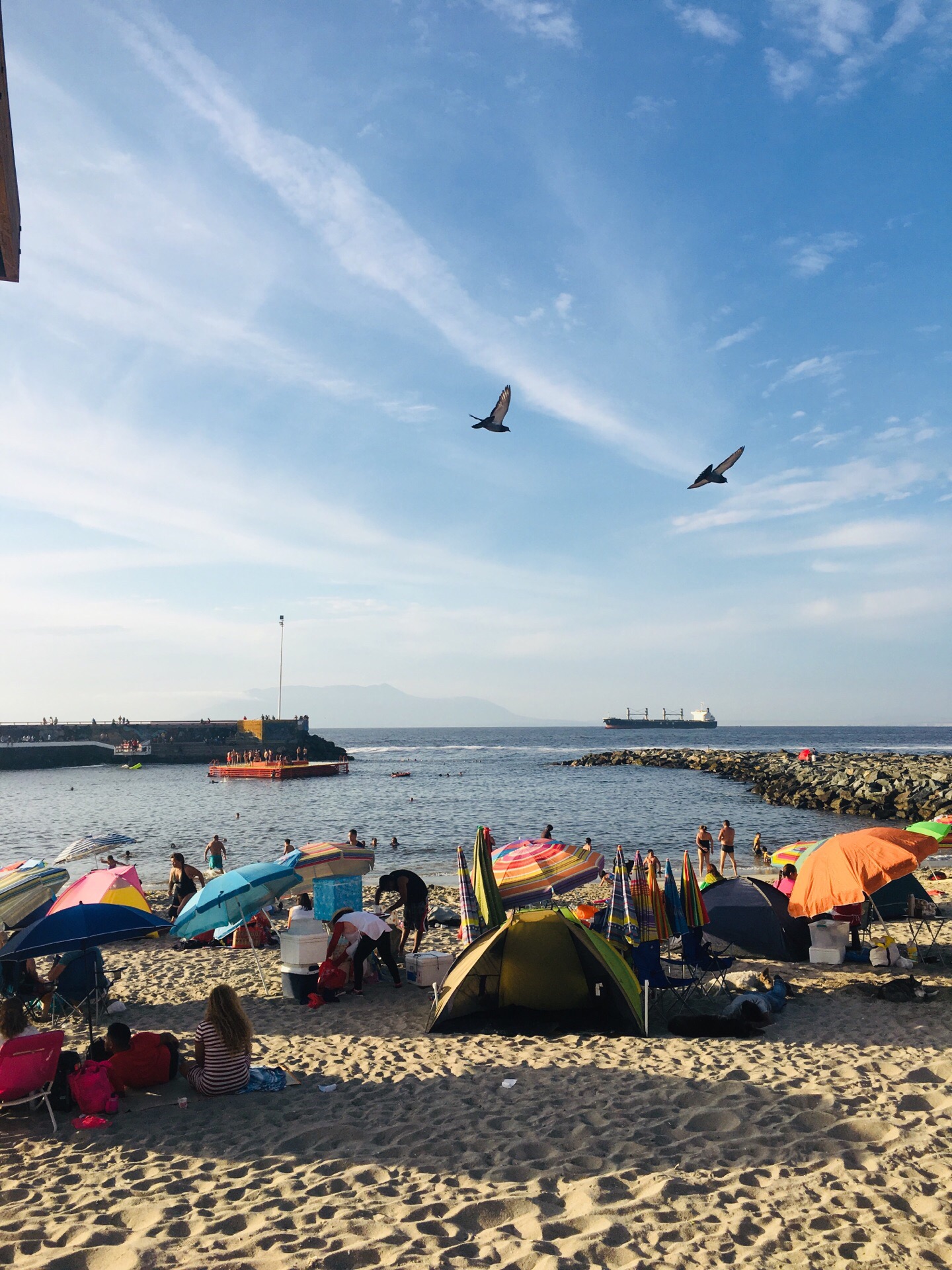 智利安托法加斯塔城市海滩，南半球的盛夏