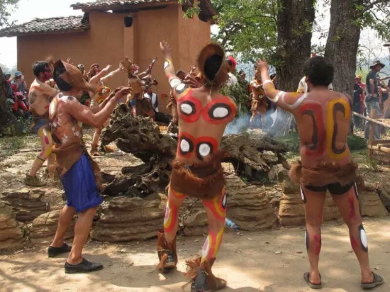 狂野奔腾的弥勒阿细祭祀节