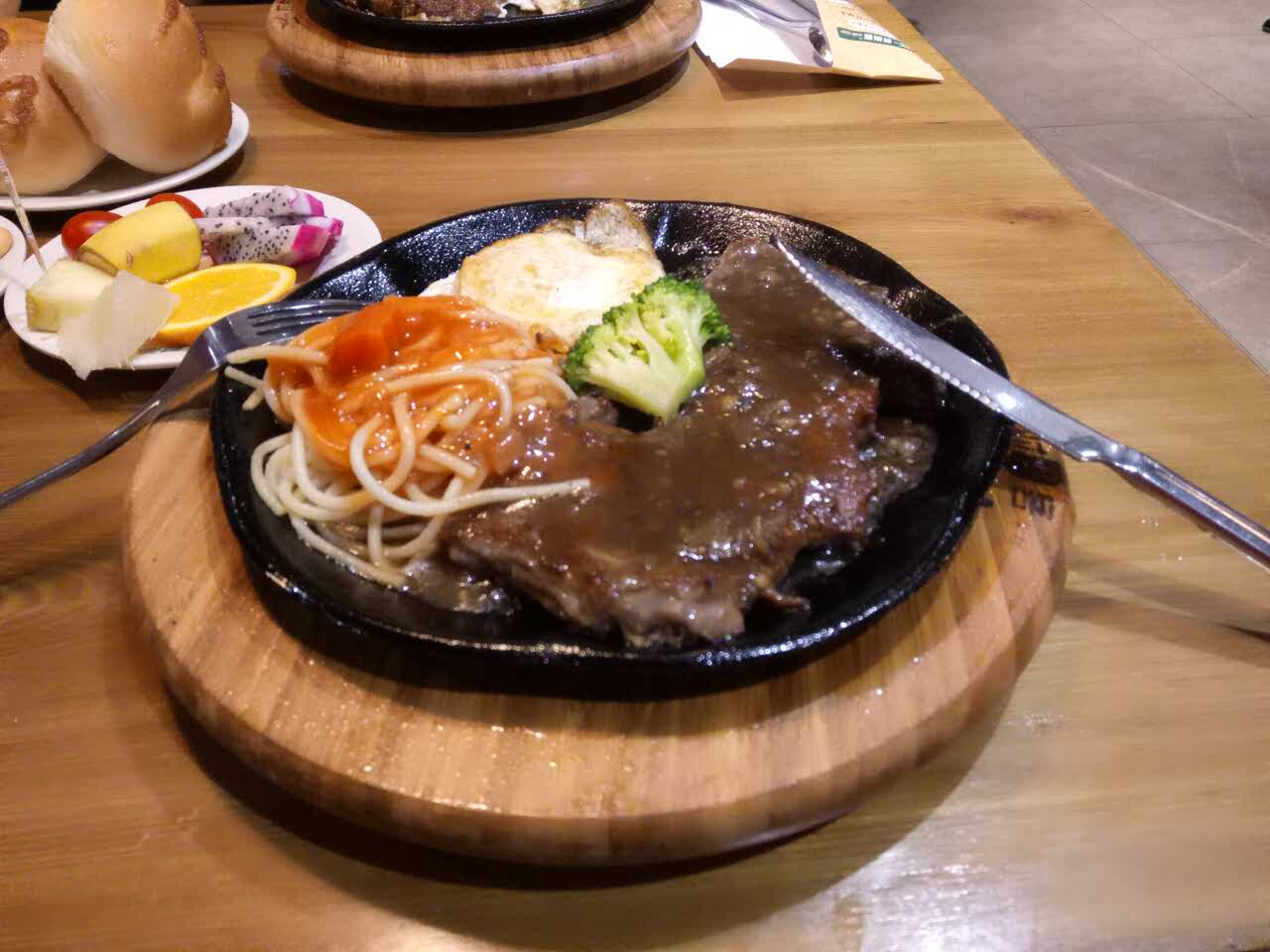 欢聚时尚客牛排(辉县店)餐厅图片