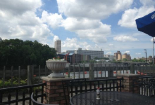 East Bank Emporium Restaurant美食图片