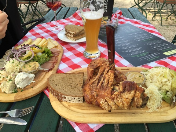 Zum Schiefen Apfelbaum