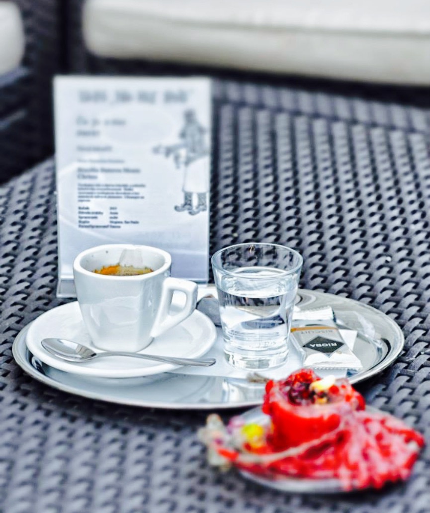 Kaviaren Na kus reci