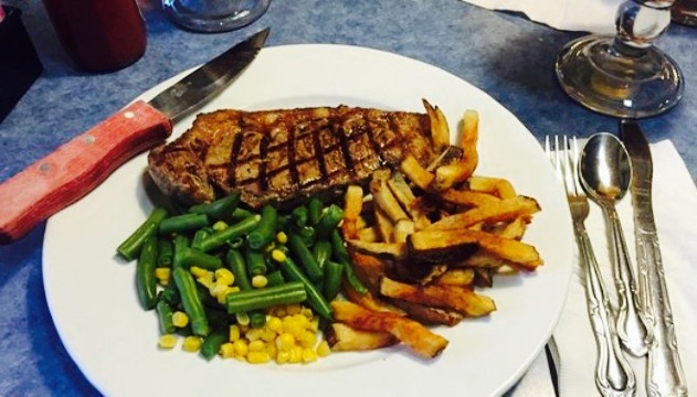 Buck Meadows Restaurant and Bar餐厅图片