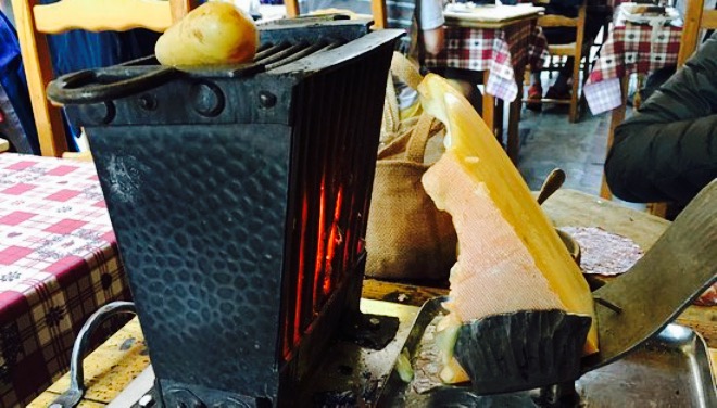 Le Refuge Altitude 810餐厅图片