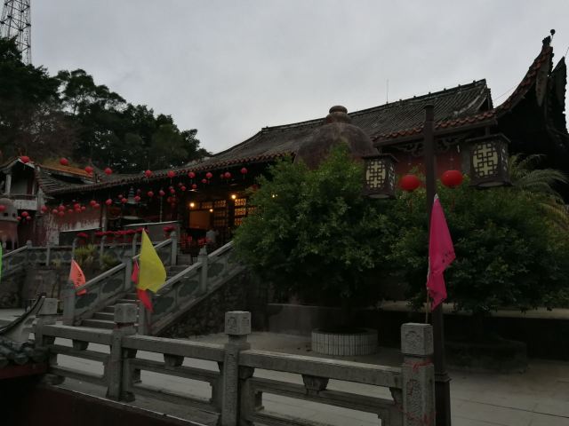 於山